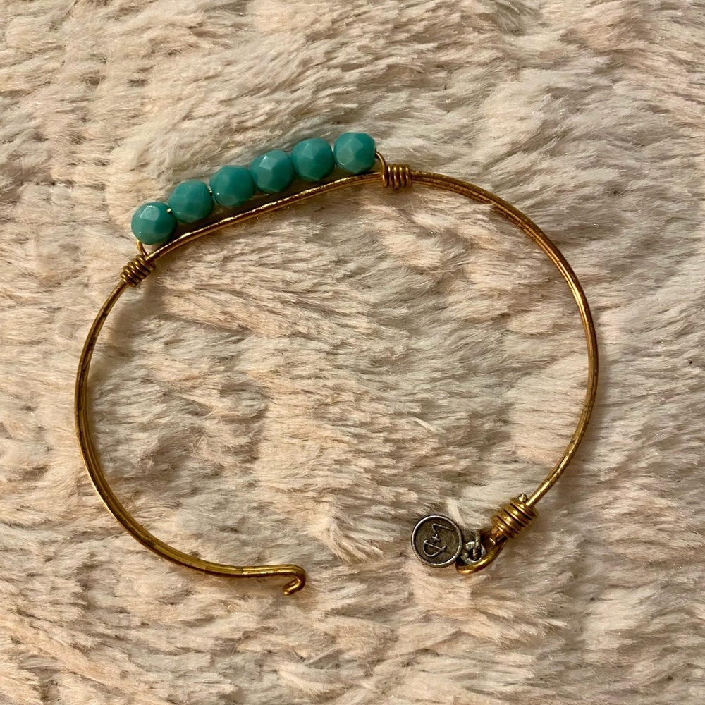 Delicate turquoise and gold wire bracelet